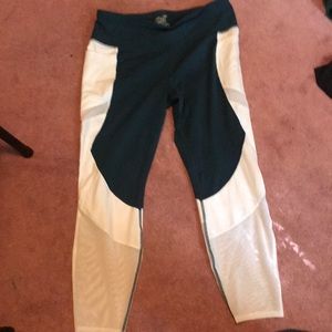 I am selling leggings, the size L/G(12-14)